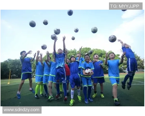 夕阳余晖下的足球传奇逐梦时光,球星们的荣耀与坚持在岁月中流淌 夕阳余晖下的足球传奇逐梦时光,球星们的荣耀与坚持在岁月中流淌