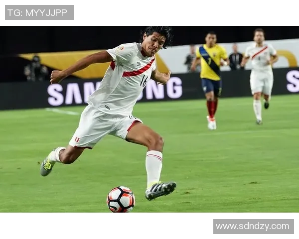 足球历史十大弧线球大师盘点 技艺超群的弧线绝技与传奇瞬间