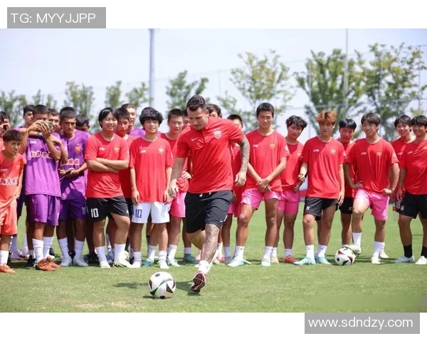 足球球星背后的财富故事 揭秘他们豪华家境与奢华生活方式 足球球星背后的财富故事 揭秘他们豪华家境与奢华生活方式