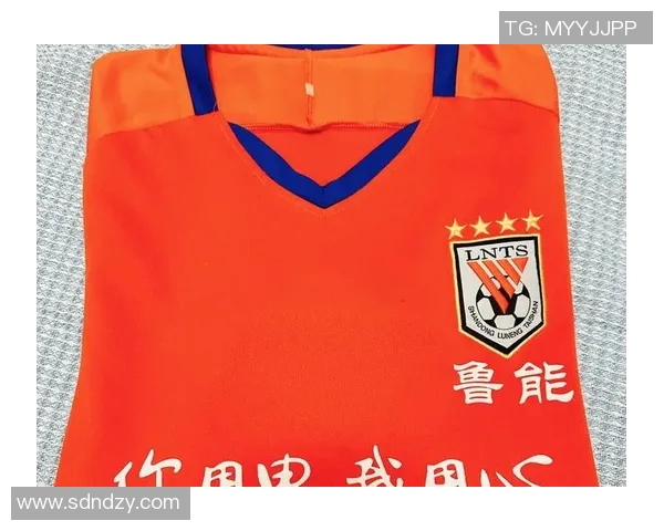 穿着球星球衣走上足球场是否显得不合时宜或有些傻气的思考与探讨 穿着球星球衣走上足球场是否显得不合时宜或有些傻气的思考与探讨